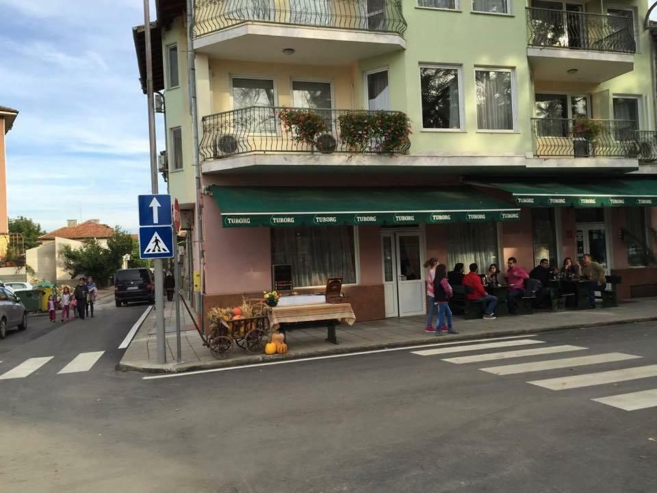 Family Hotel Odessa Sewliewo Exterior foto
